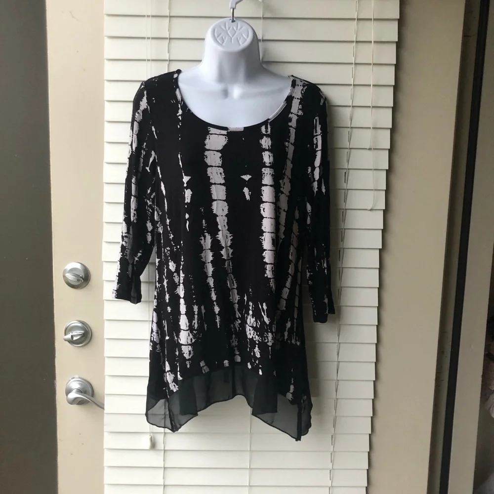 Black and White tie-dye B.L.E.U Tunic Top- M - Picture 3 of 4